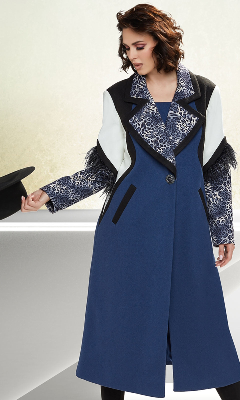 Love The Queen 17426 Coat